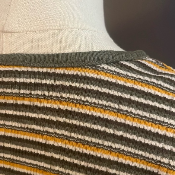 Vintage Basic Editions Tee - Picture 10 of 13